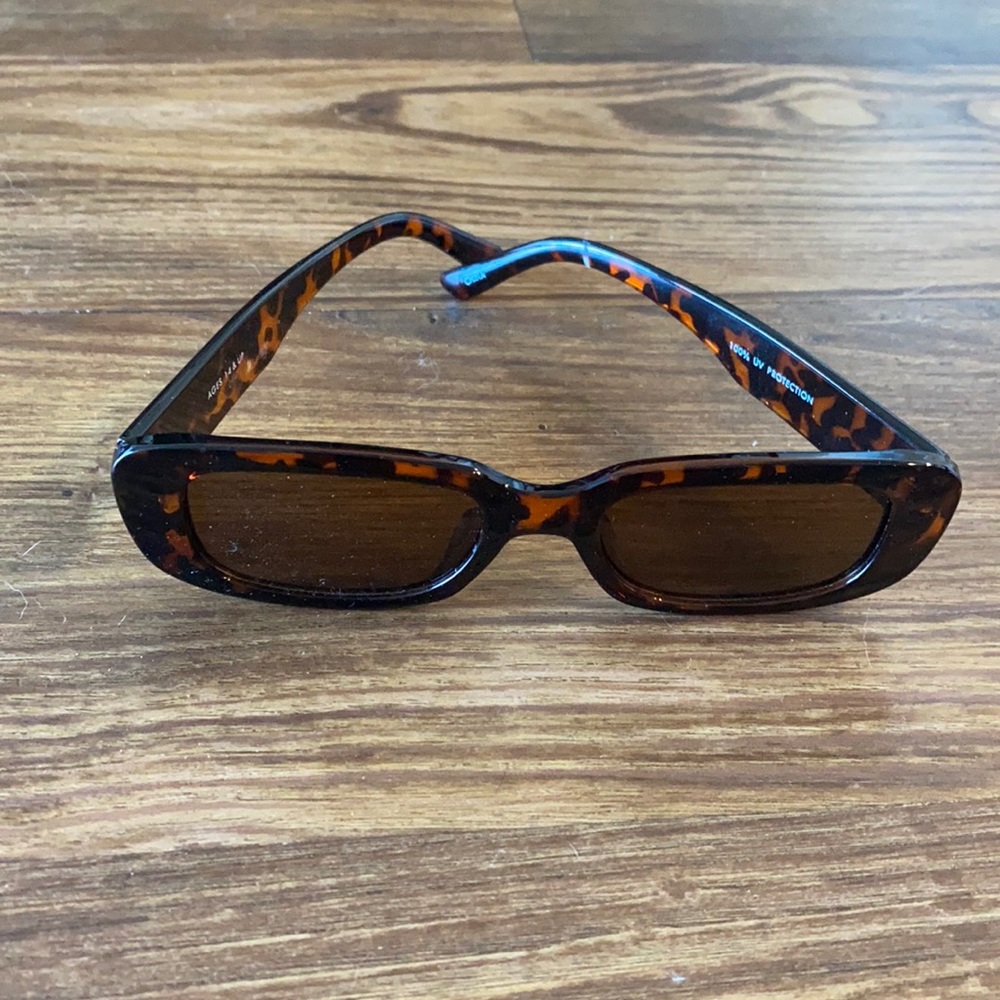 Francescas tortoise shell acrylic frame sunglasses!